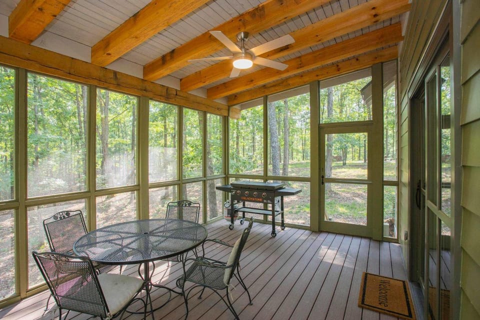 Sharp Shin at Buckhorn Hollow House in Tennessee
