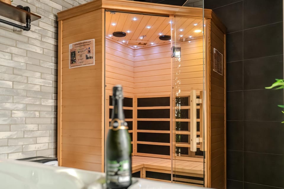 Shower, Sauna