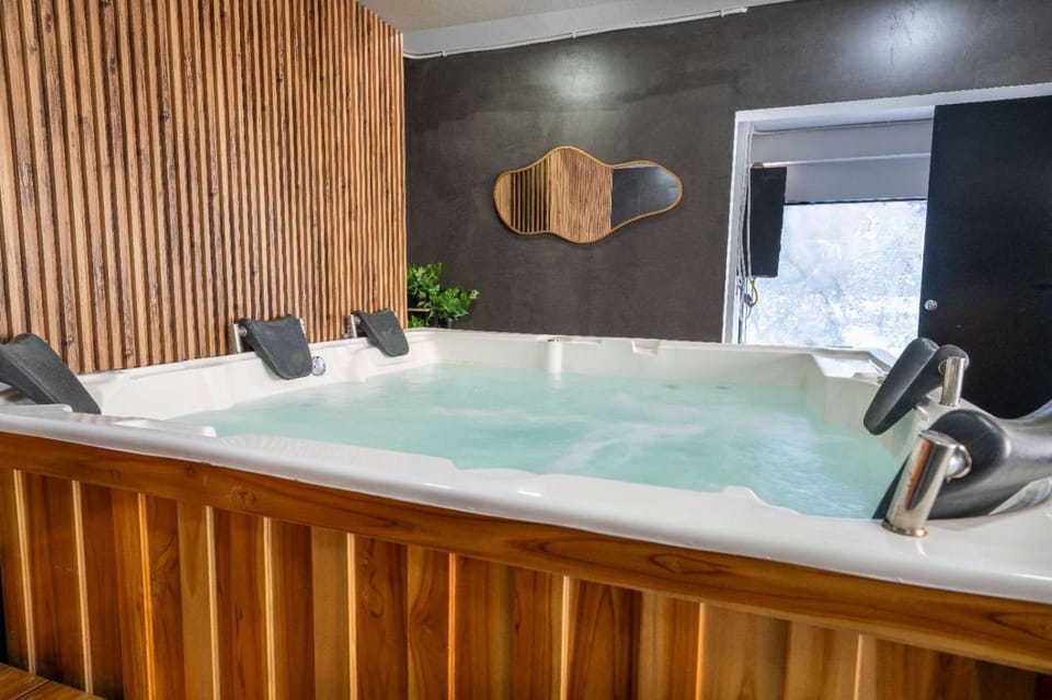 Hot Tub, Hot Tub