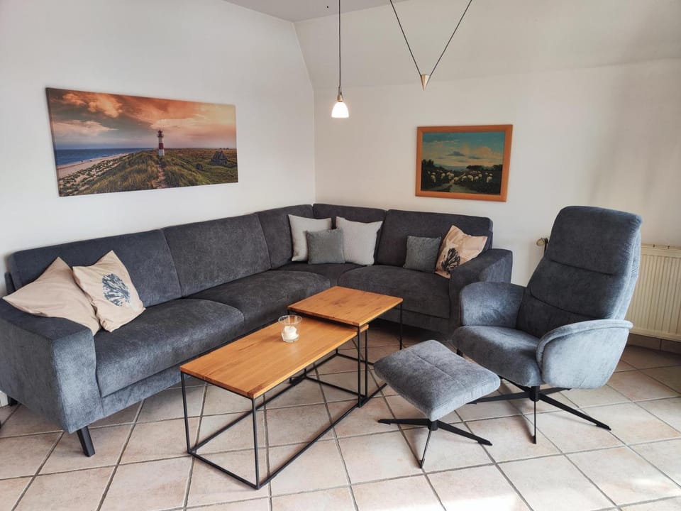 Living room, Seating area, internet