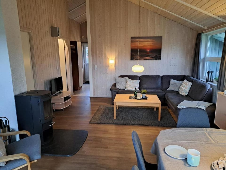 6 Personen Ferienhaus mit Sauna, Whirlpool, Kaminofen und Kanu in 2. Rheie zum See in Otterndorf House in Otterndorf
