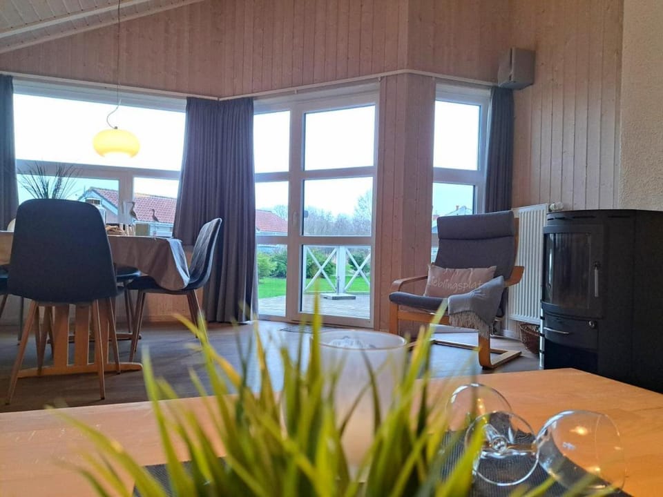 6 Personen Ferienhaus mit Sauna, Whirlpool, Kaminofen und Kanu in 2. Rheie zum See in Otterndorf House in Otterndorf