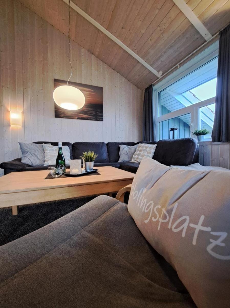 6 Personen Ferienhaus mit Sauna, Whirlpool, Kaminofen und Kanu in 2. Rheie zum See in Otterndorf House in Otterndorf