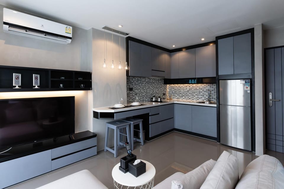Kitchen or kitchenette, Other, stove