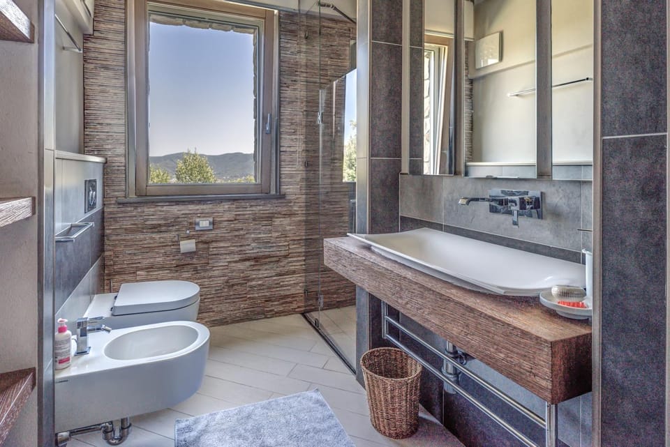 Bathroom, Living room