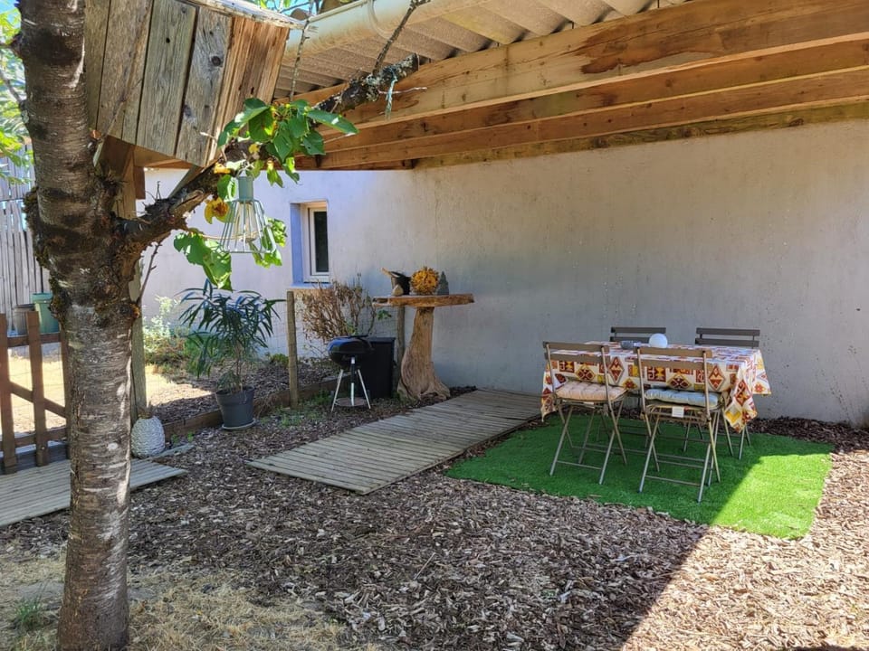 Patio, Garden, Dining area
