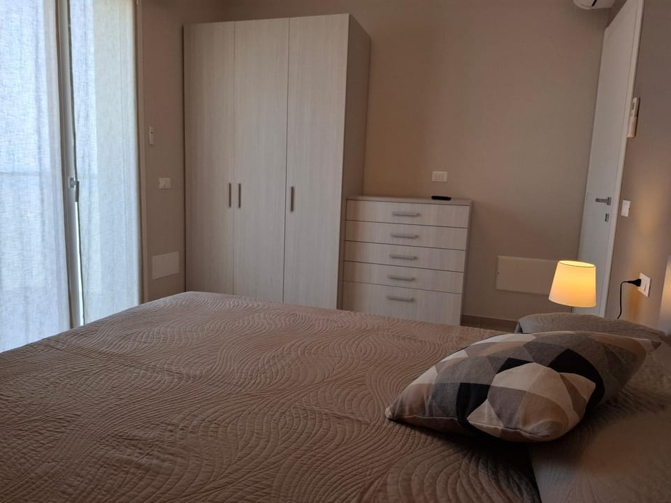 Bed, Photo of the whole room, Bedroom, wardrobe