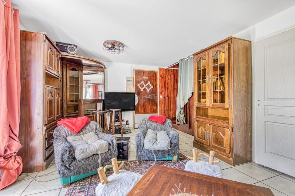 Property building, Living room