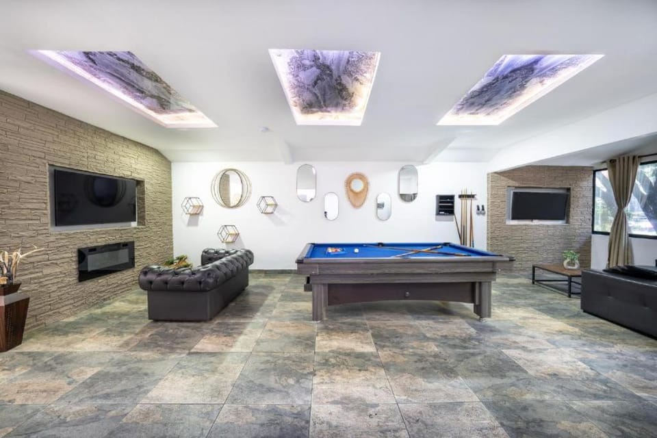 Communal lounge/ TV room, Billiard, Game Room, TV and multimedia, Evening entertainment