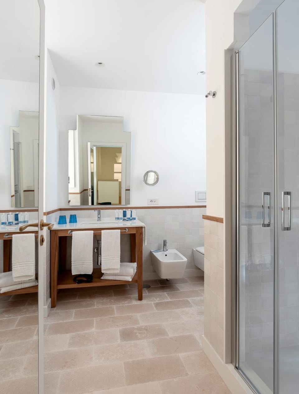 Shower, Toilet, Bathroom, towels