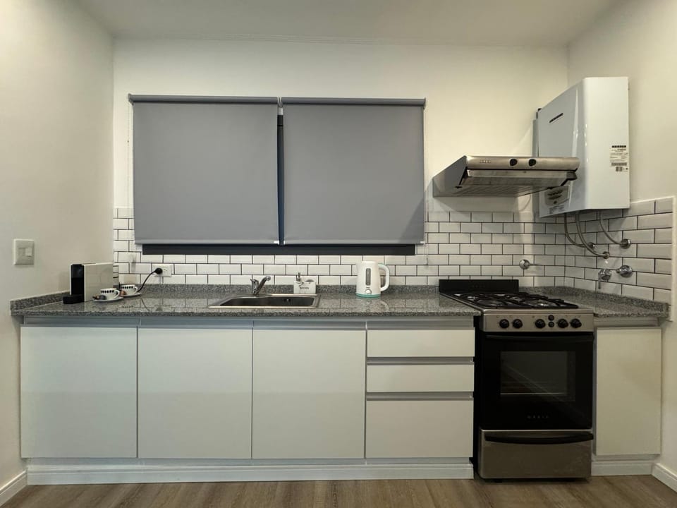 Coffee/tea facilities, Kitchen or kitchenette