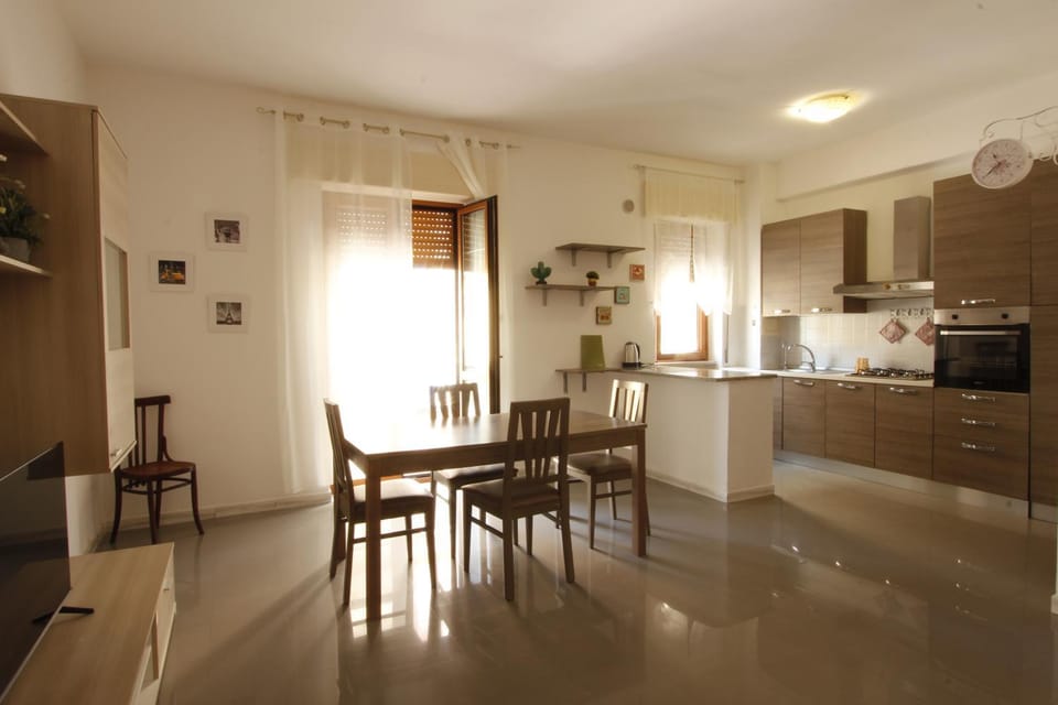 TV and multimedia, Kitchen or kitchenette, Living room, Seating area, stove