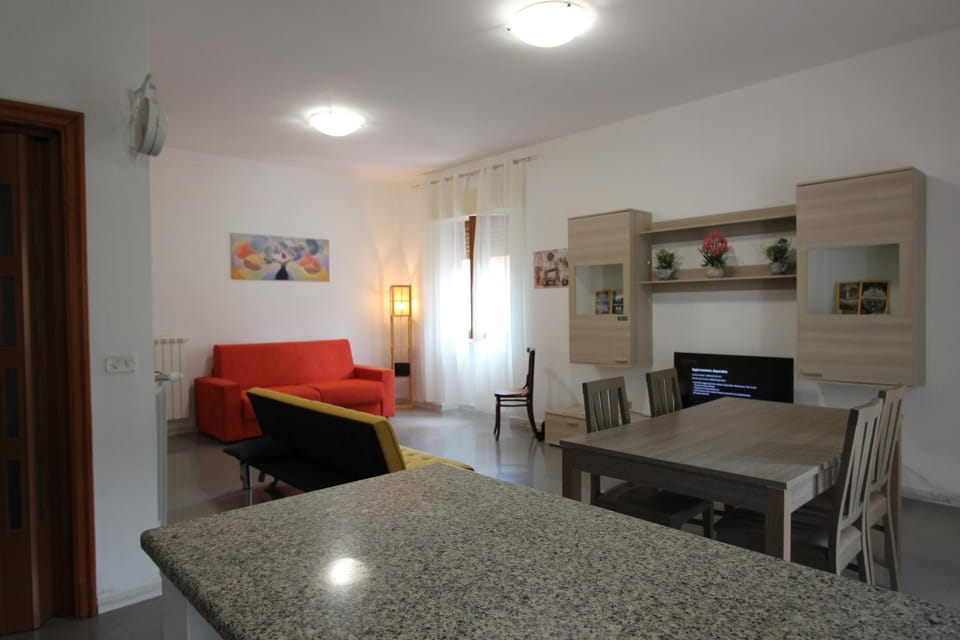 TV and multimedia, Kitchen or kitchenette, Living room, Seating area, Dining area