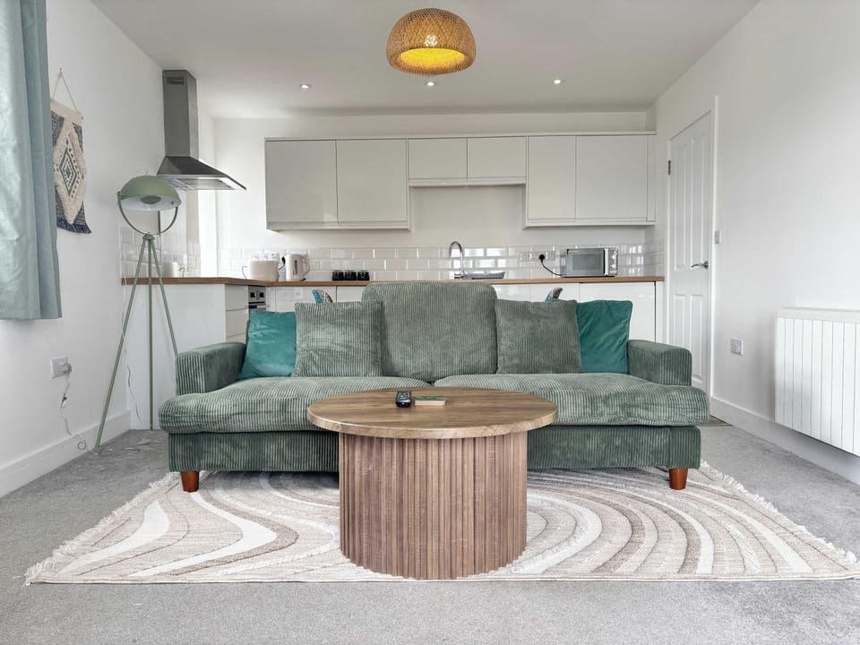 Kitchen or kitchenette, Living room, Seating area, Dining area, stove