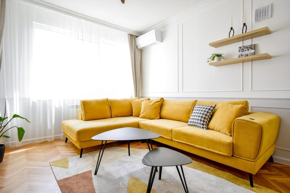 Living room, Seating area, air conditioner