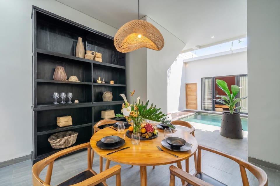 Dining area, Swimming pool