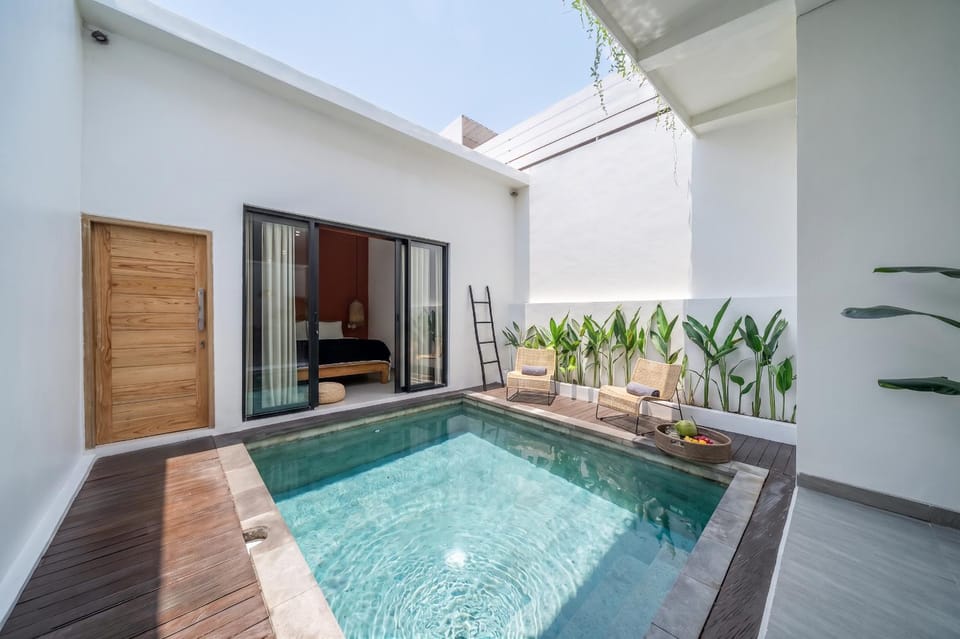 Patio, Swimming pool, Swimming pool, sunbed