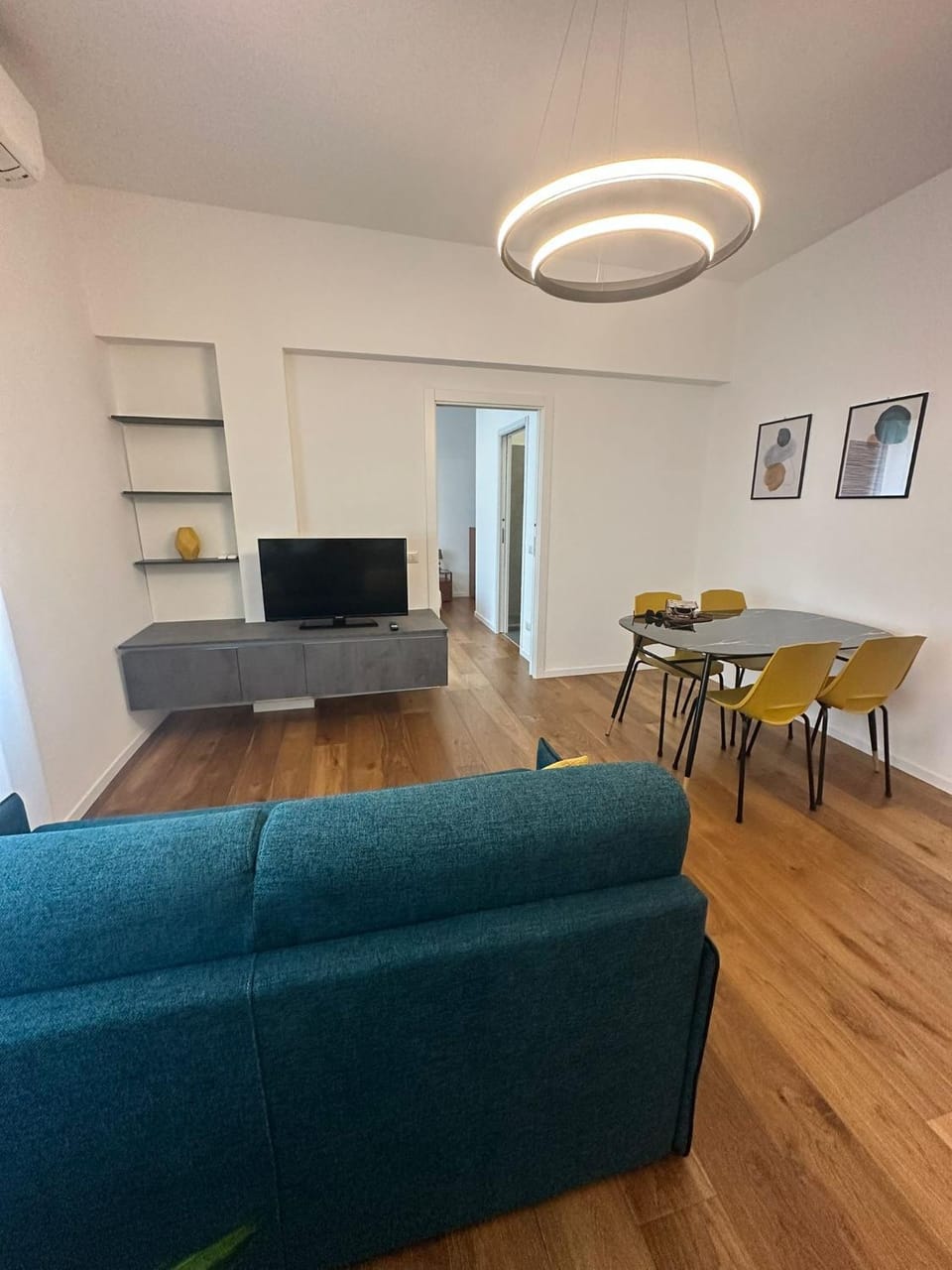 Communal lounge/ TV room, TV and multimedia, Living room, Seating area, Dining area, Evening entertainment