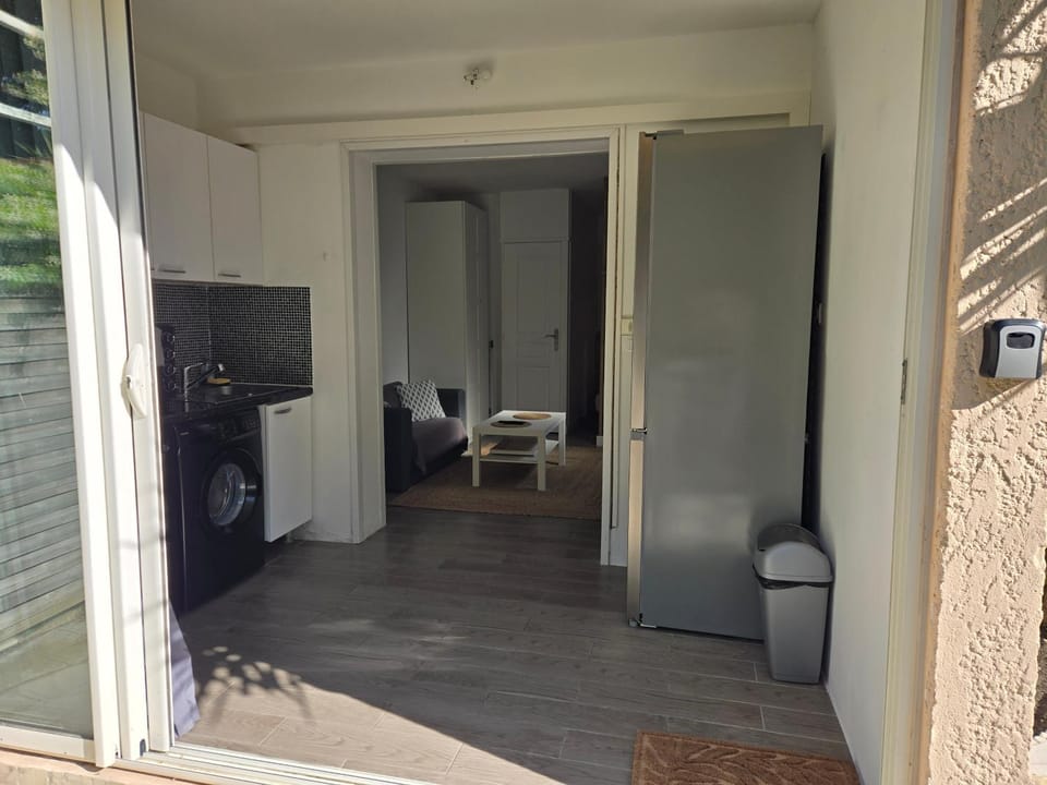 Appartement T1 avec jardin Apartment in Sanary-sur-Mer