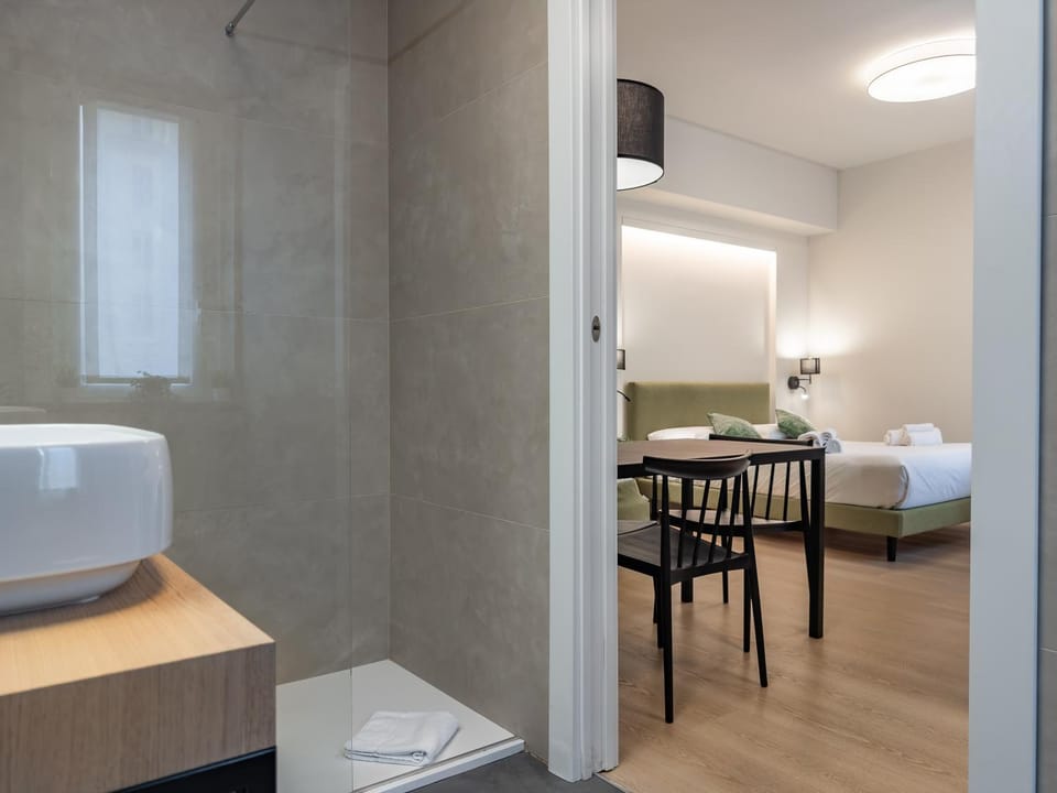BeCO Illimity Business & Luxury Triple Suite Apartment in Milan