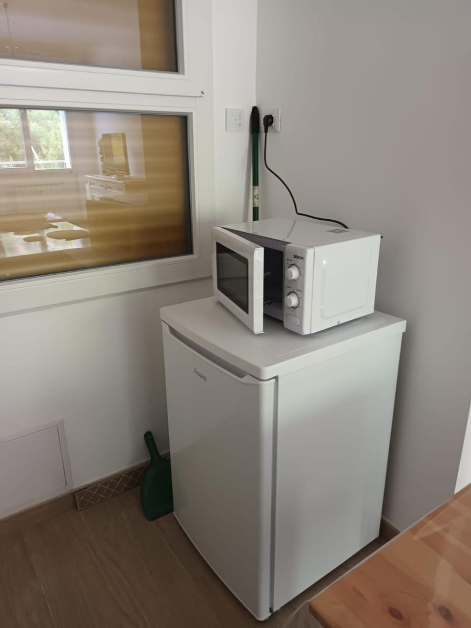 Kitchen or kitchenette, minibar, oven