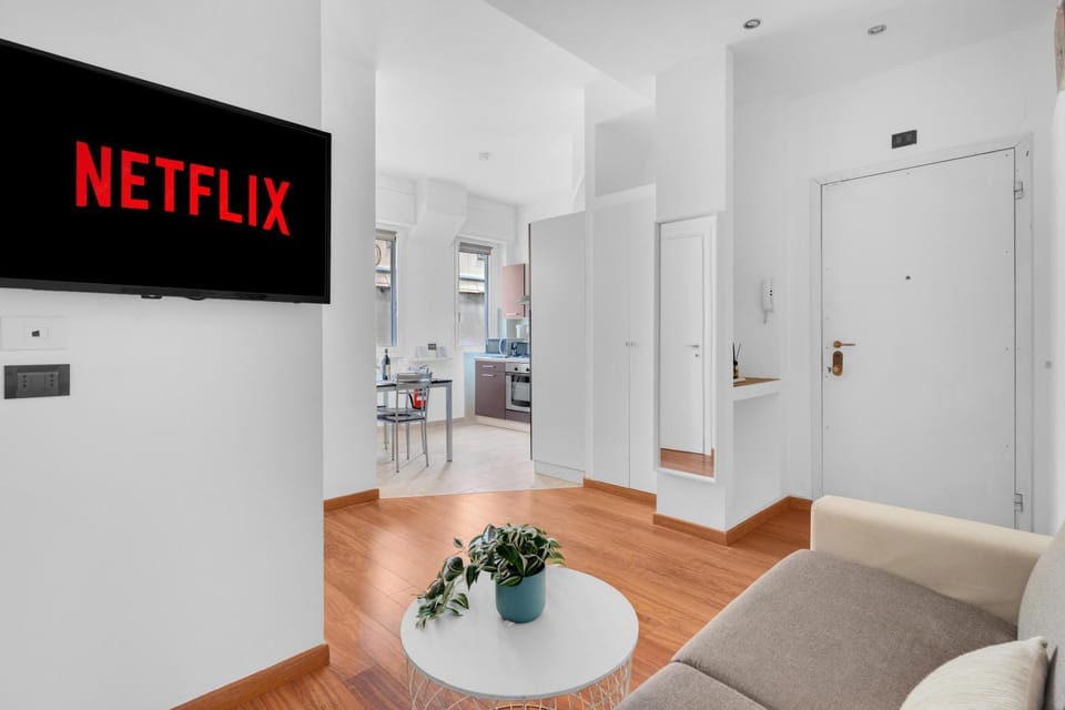 TV and multimedia, Living room, Evening entertainment