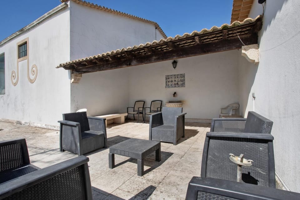 Property building, Balcony/Terrace, Living room