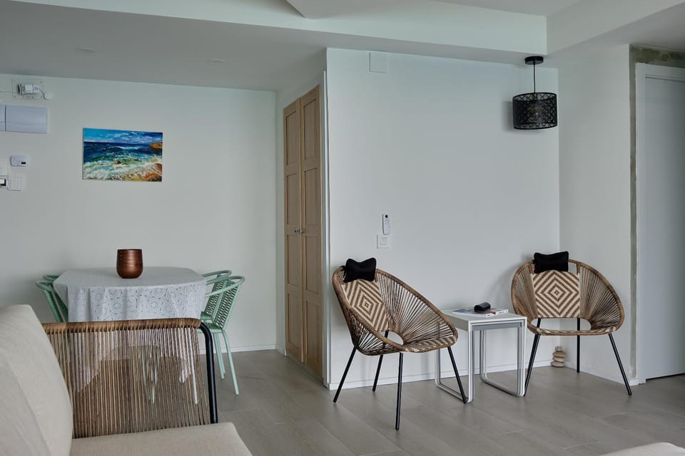 Seating area, Dining area