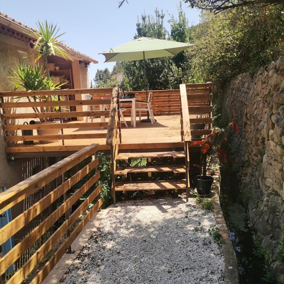 appartement entier dans villa chez jack Apartment in Solliès-Toucas