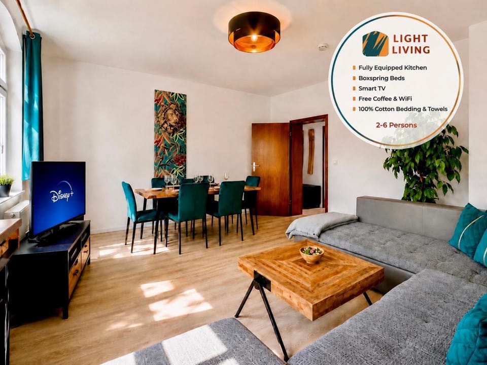 Communal lounge/ TV room, TV and multimedia, Living room, Seating area, Dining area, Evening entertainment
