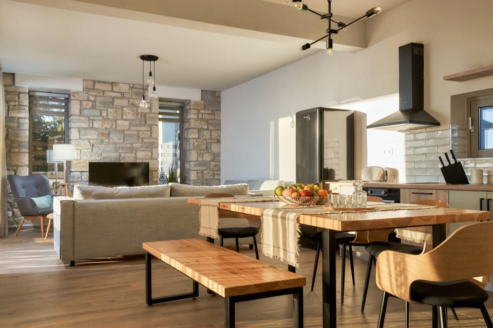 TV and multimedia, Kitchen or kitchenette, Living room, Dining area