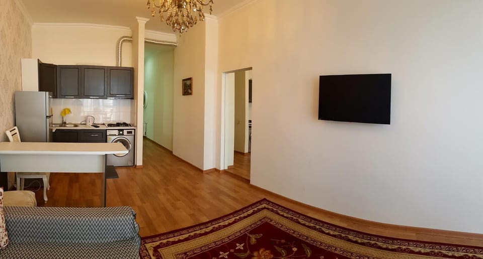TV and multimedia, Coffee/tea facilities, Kitchen or kitchenette, Living room, Seating area, Dining area, oven, stove
