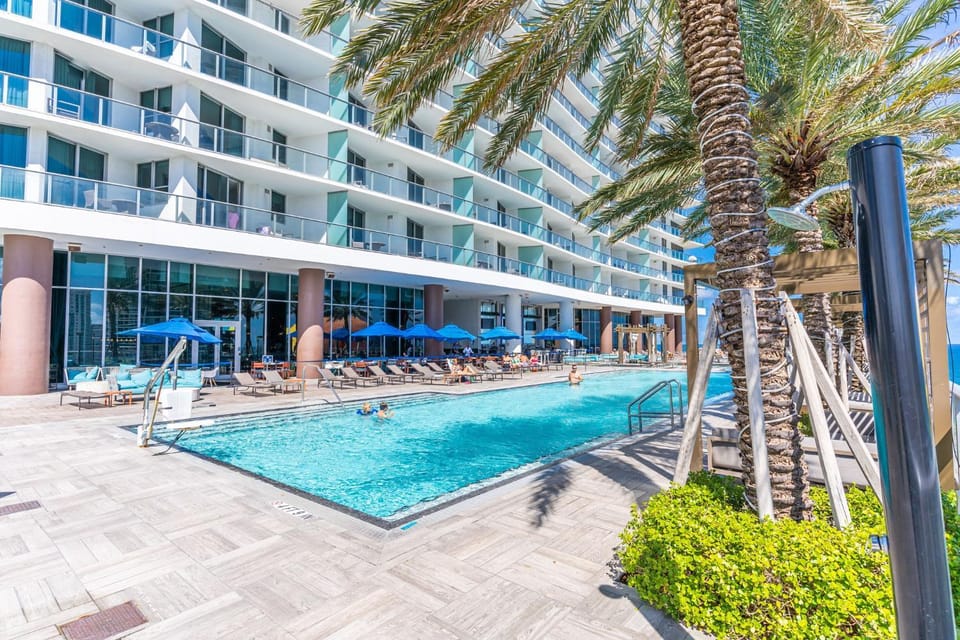 Luxury Penthouse 4 BDR with Resort Amenities House in Hollywood Beach