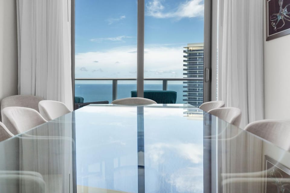 Luxury Penthouse 4 BDR with Resort Amenities House in Hollywood Beach