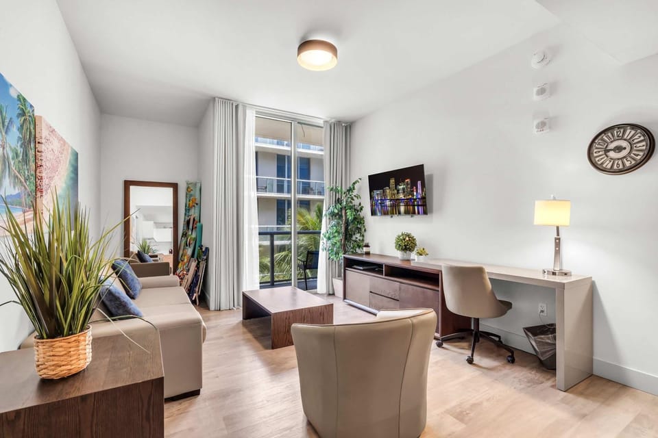 Condo with 1 Bedroom Terrace and Hot Tub House in Hollywood Beach