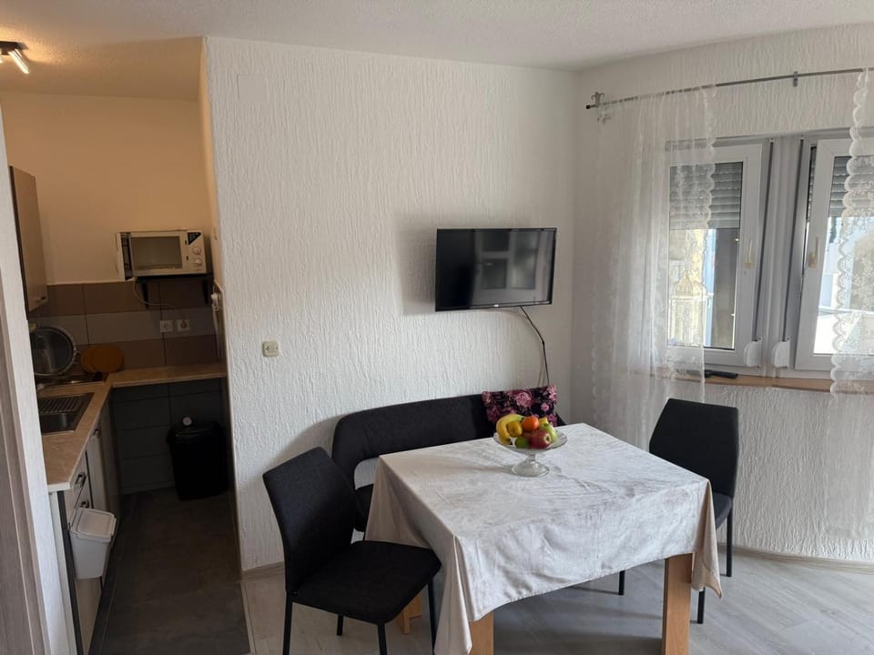 TV and multimedia, Kitchen or kitchenette, Dining area