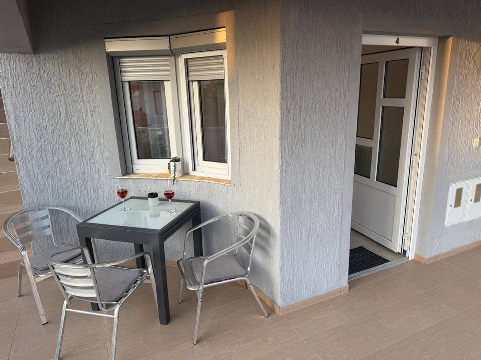 Patio, Balcony/Terrace, Seating area