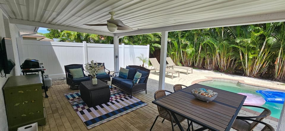Family Pool Home Close to Naples' Best Beaches Villa in Naples
