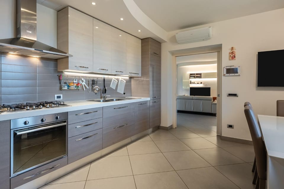 Kitchen or kitchenette, Living room