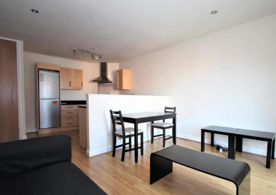Modest and Minimal 2 bedroom flat Apartment in Leicester