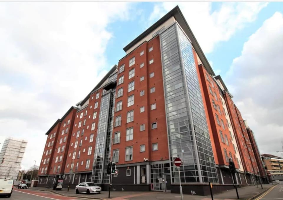 Modest and Minimal 2 bedroom flat Apartment in Leicester