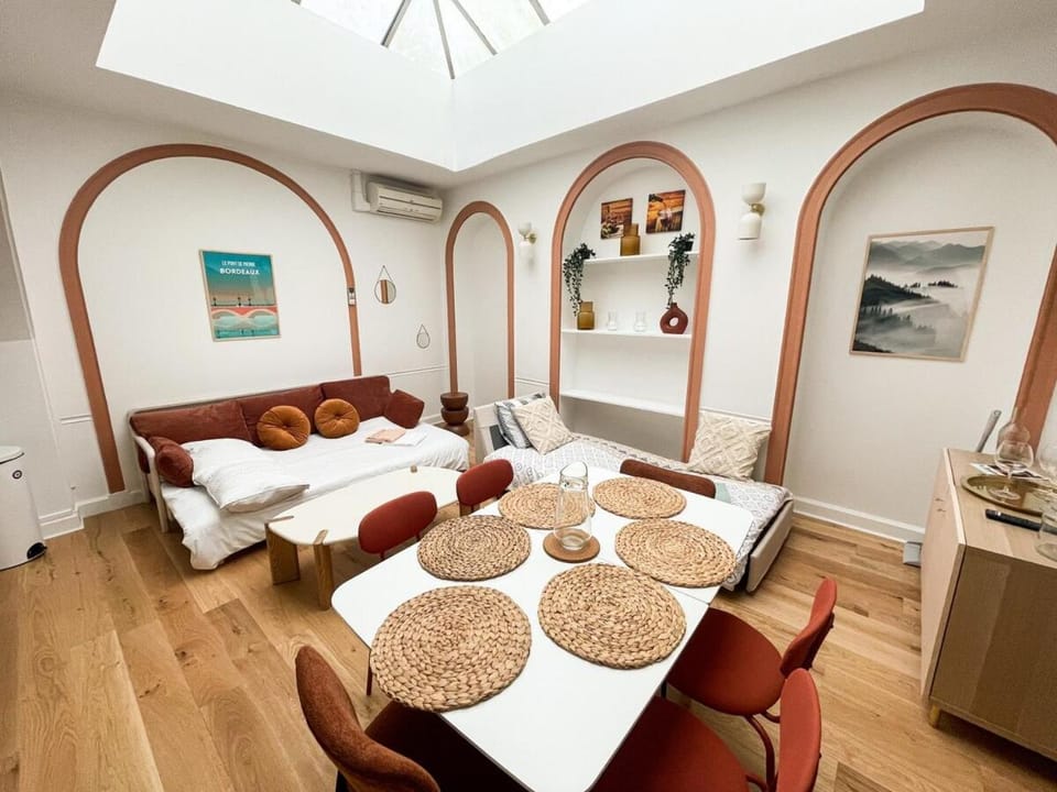 PT3 - Charming New Apt with AC - Historical Center Apartment in Bordeaux