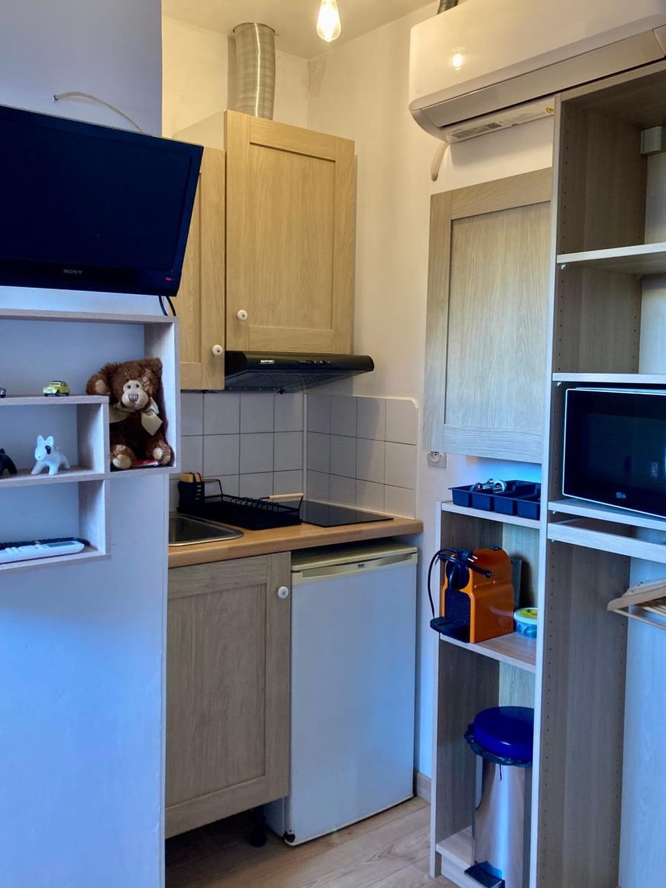 Studio mansardé plein centre et à 5 mn des plages Apartment in Nice