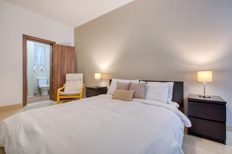 NEW! - Bright and spacious 3 double bedroom apartment in Central Malta by SF Homes Apartment in Malta