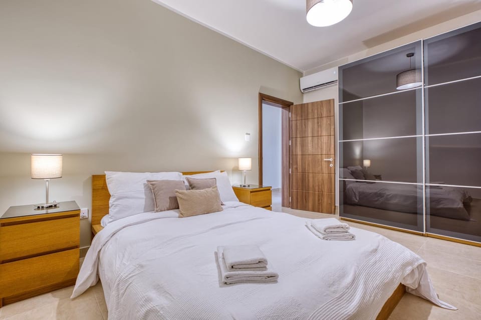 NEW! - Bright and spacious 3 double bedroom apartment in Central Malta by SF Homes Apartment in Malta