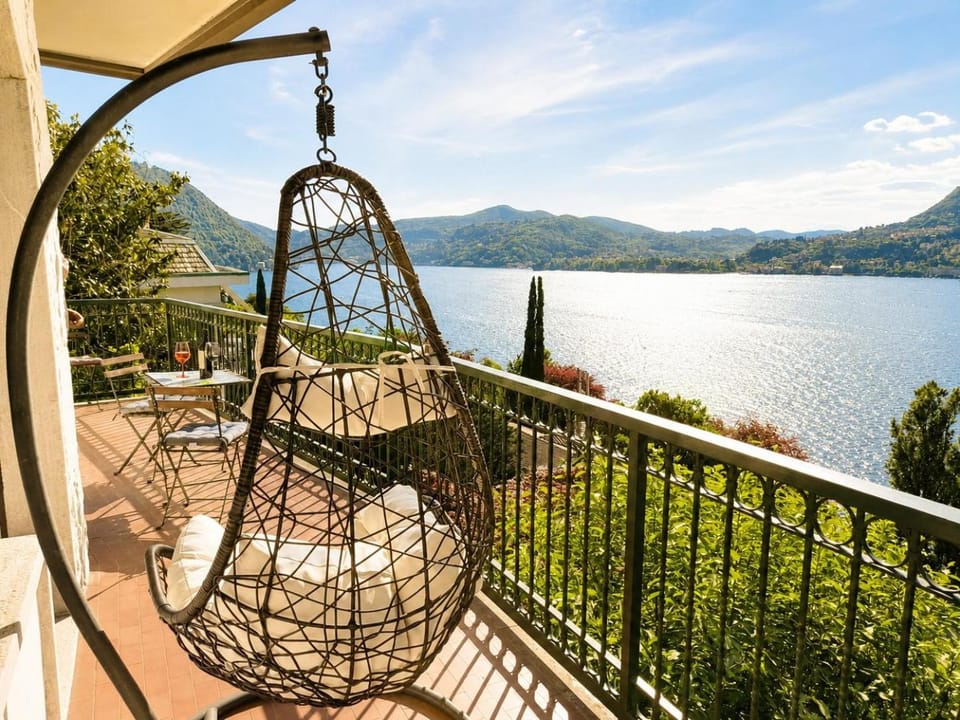 Day, View (from property/room), Balcony/Terrace, Balcony/Terrace, Garden view, Lake view