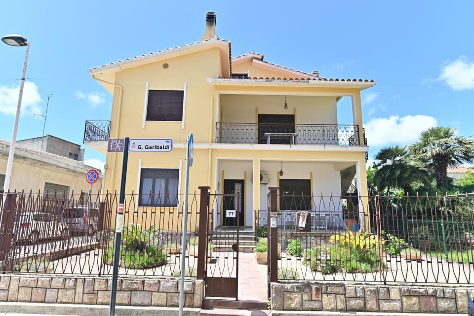 Property building, Day, Street view