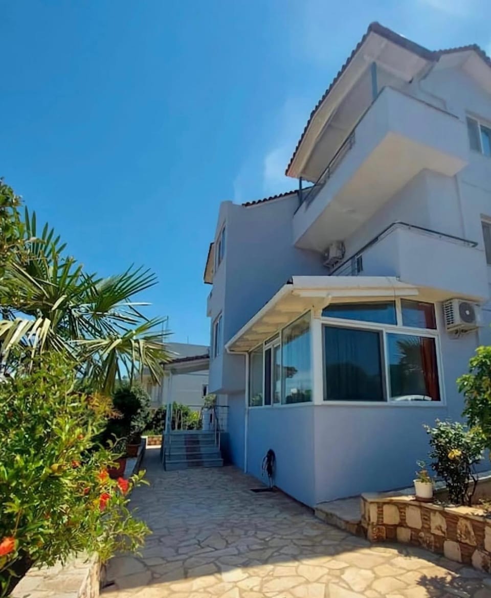 Guesthouse Villa Dema Bed and Breakfast in Ksamil