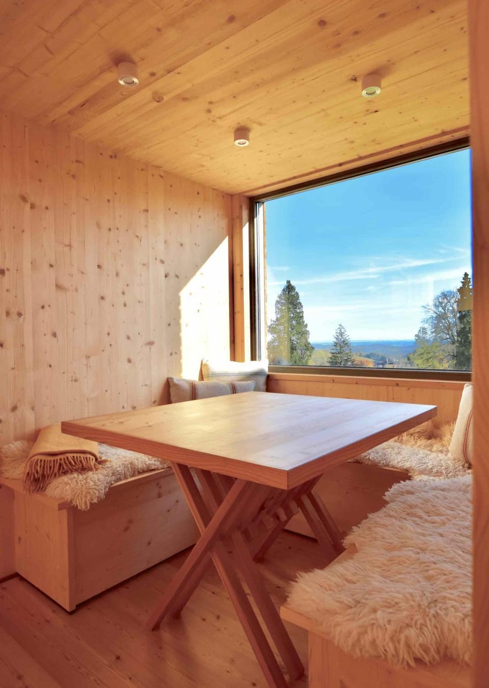 Seating area, Dining area