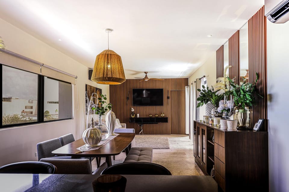 TV and multimedia, Living room, Seating area, Dining area